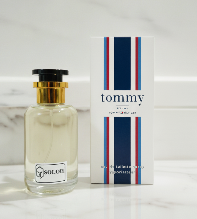 "Misma sensación, calidad excepcional. Nuestra fragancia SOLOH está inspirada en las notas olfativas de Tommy para ofrecerte la máxima similitud y duración. ¡Compruébalo por ti mismo!  Aclaración: Producto de referencia no incluido. La imagen es para fines demostrativos de la inspiración."